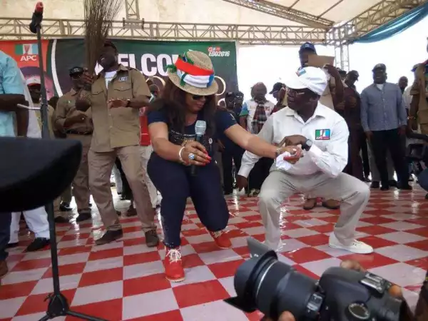 Photo: Adams Oshiomhole Shows Another Style Of Dancing At APC Rally